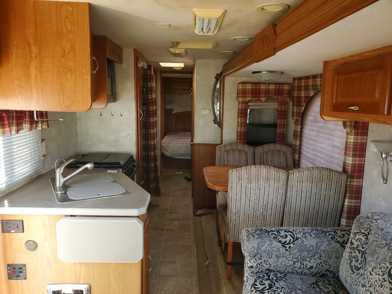 2004 Ford F550 Super Duty Rv - Image 6