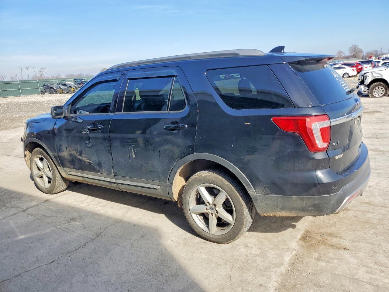 2017 Ford Explorer Xlt - Image 2