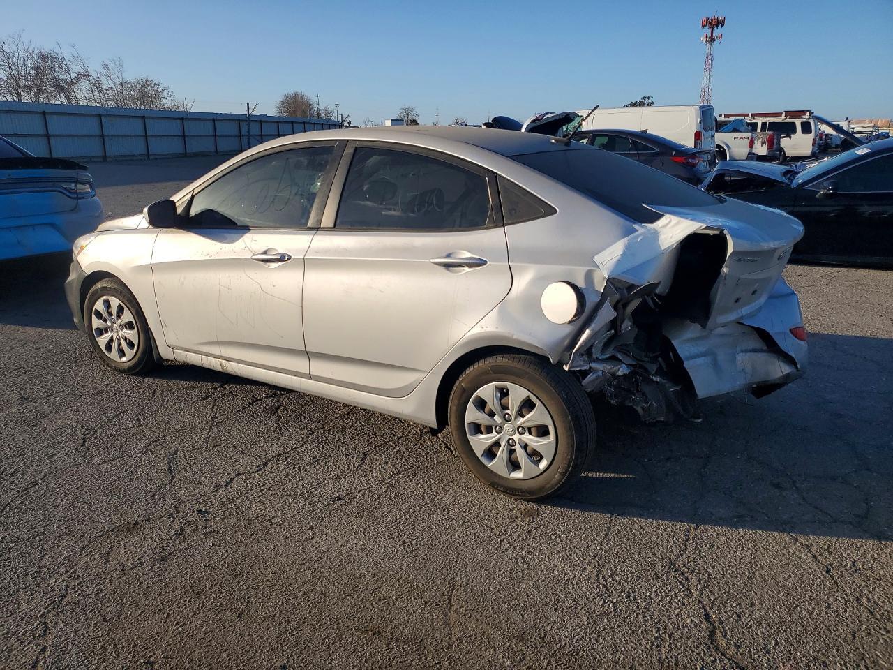 2017 Hyundai Accent Se - Фото 2