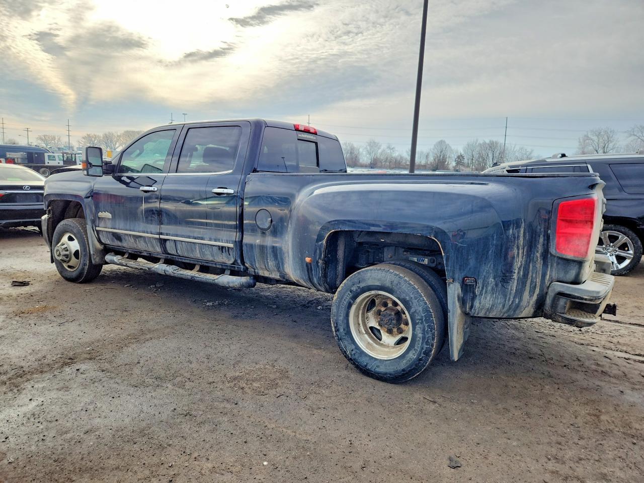 2019 Chevrolet Silverado K3500 High Country - Фото 2