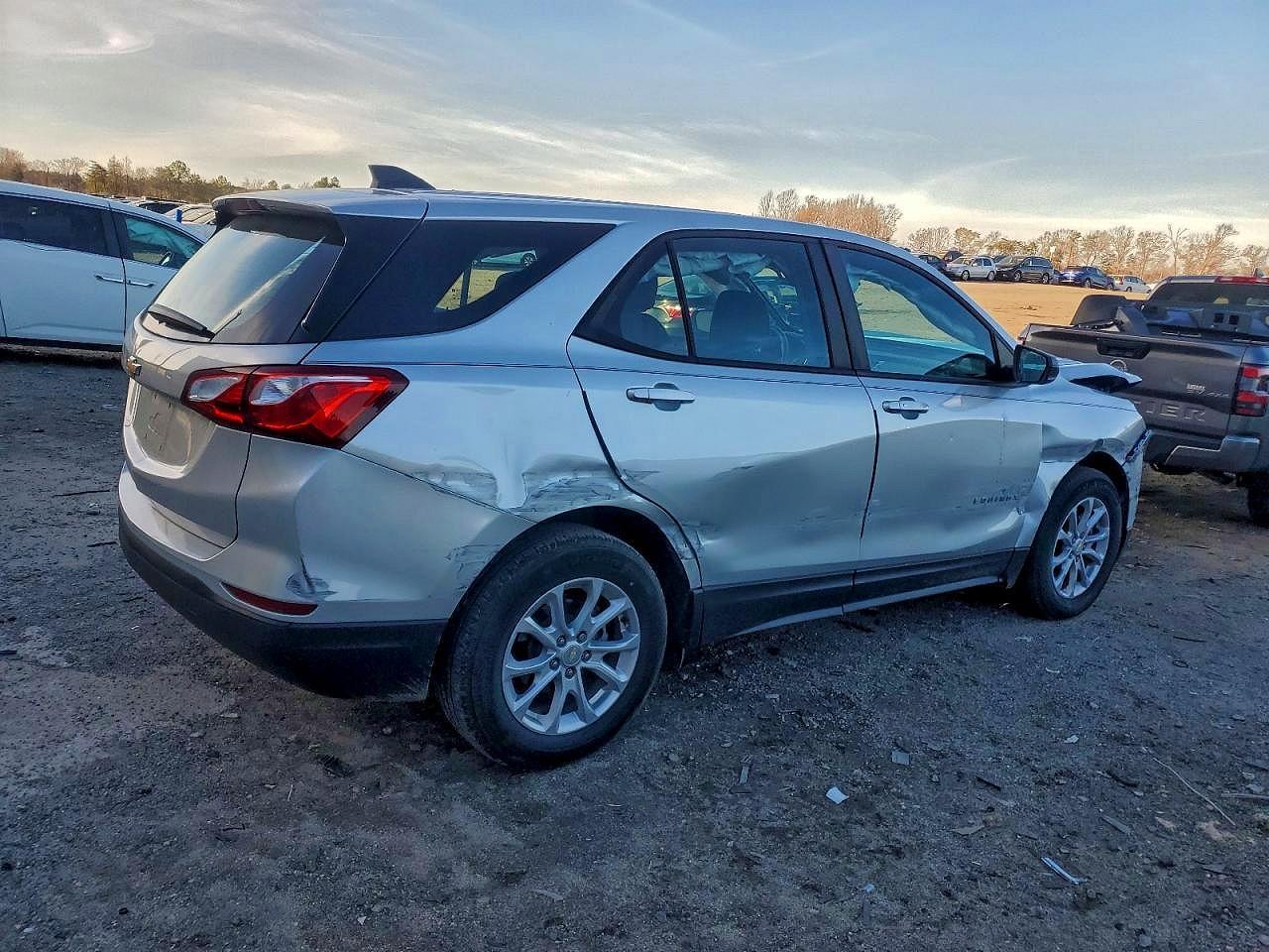 2021 Chevrolet Equinox Ls - Фото 3