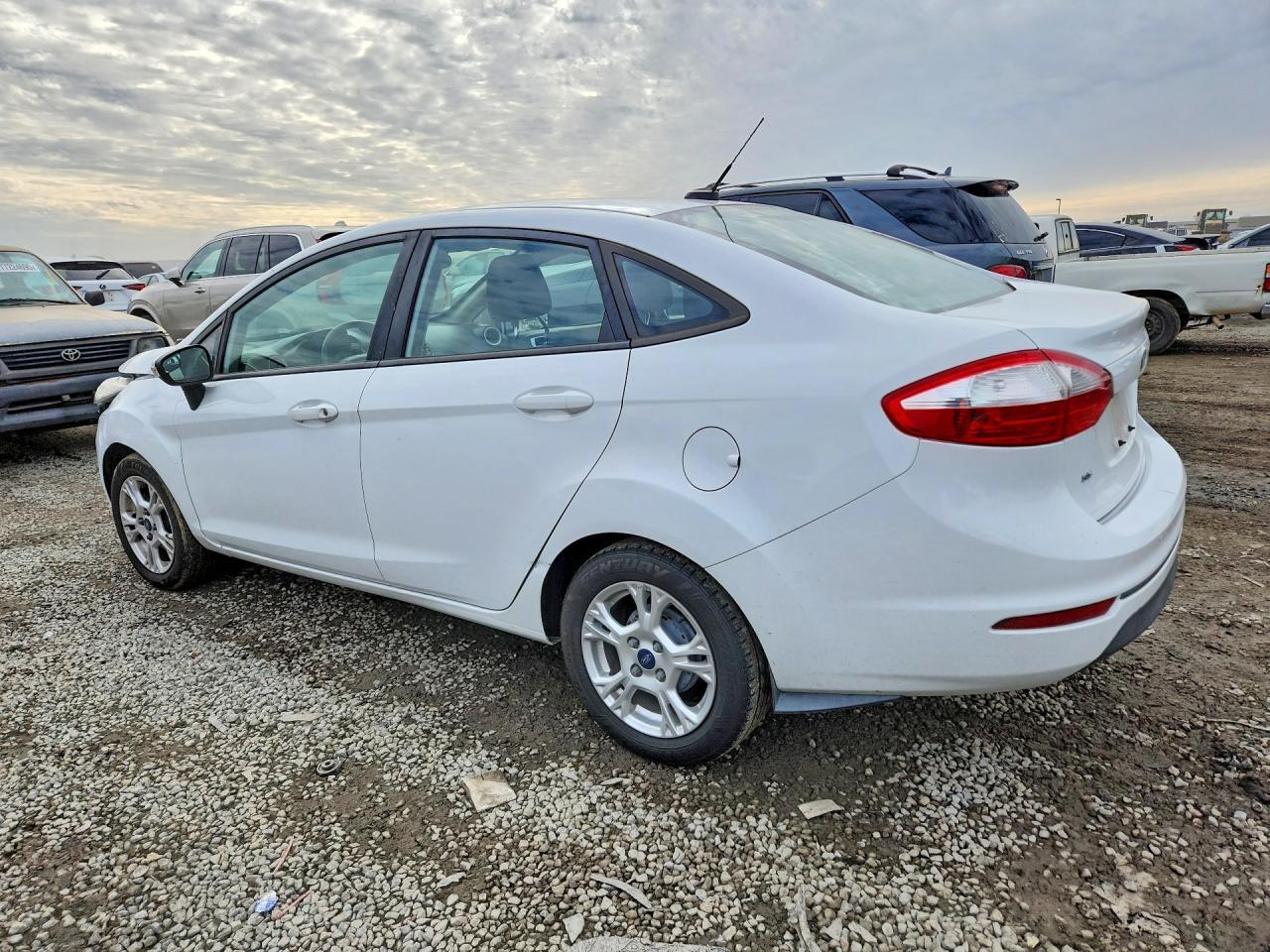 2016 Ford Fiesta Se - Фото 2