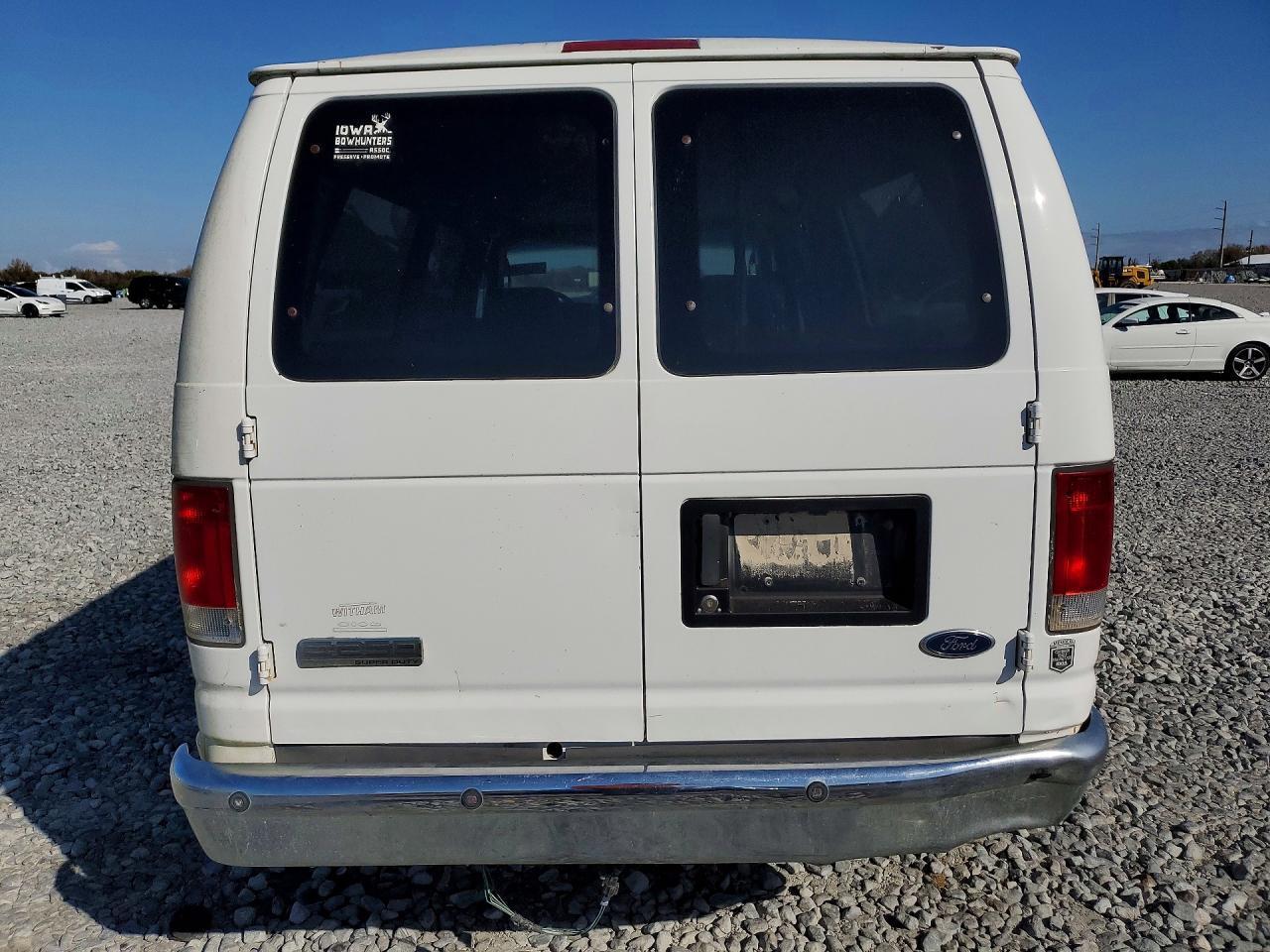 2007 Ford Econoline E250 Van - Image 6