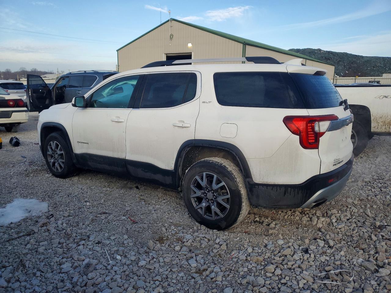 2020 GMC Acadia Slt - Image 2