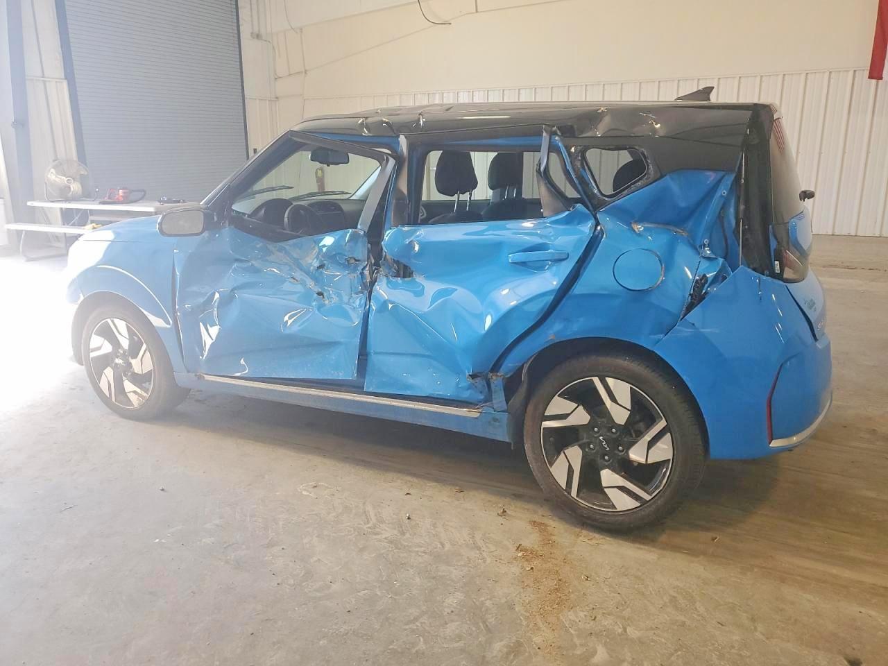 2024 Kia Soul Gt Line - Image 2
