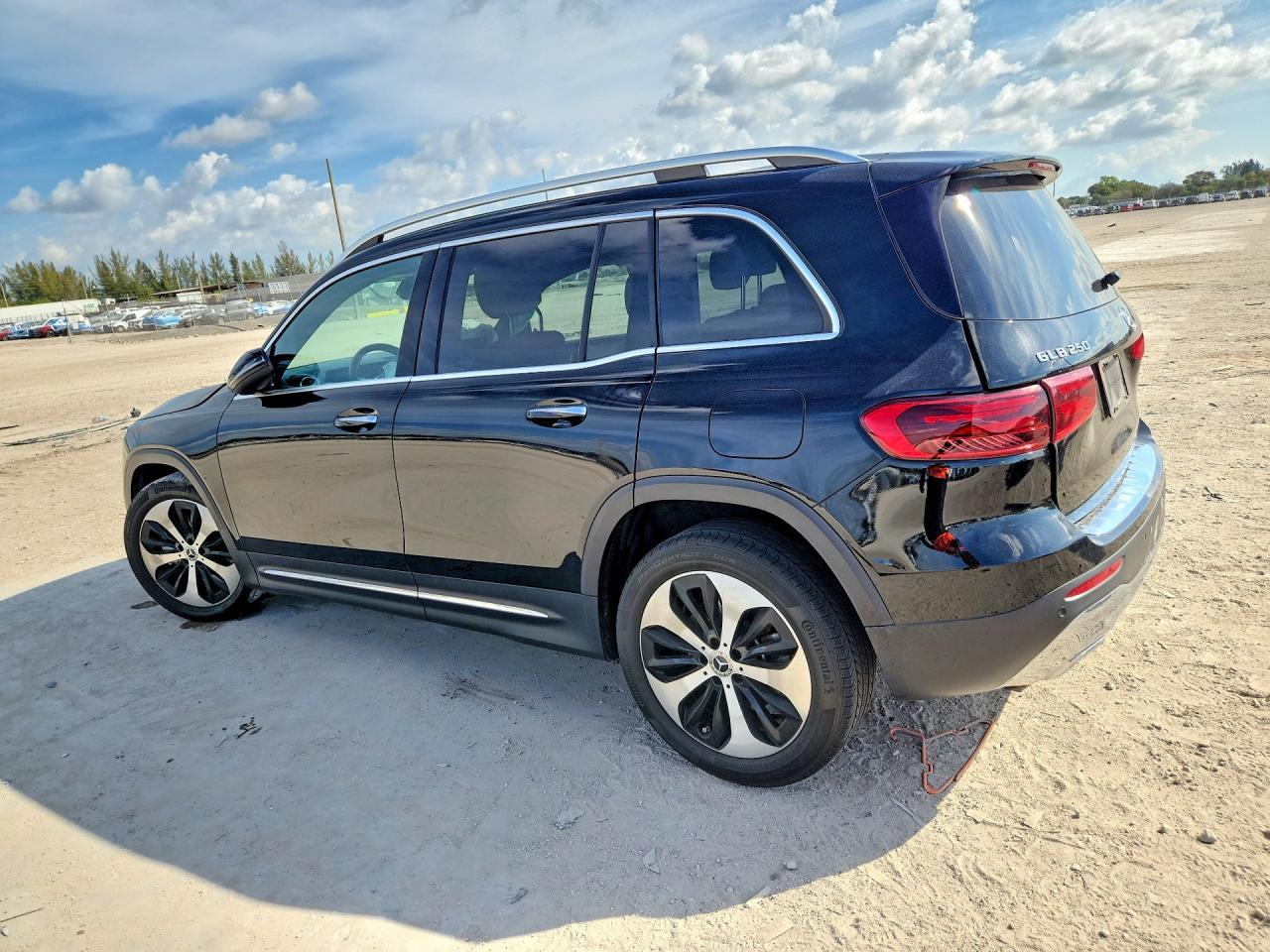 2024 Mercedes-Benz Glb 250 - Image 2
