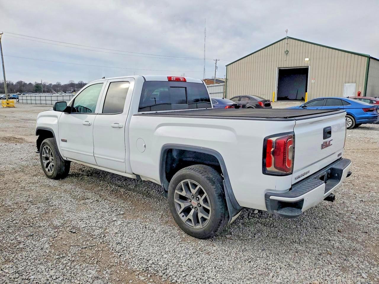 2018 GMC Sierra K1500 Slt - Image 2