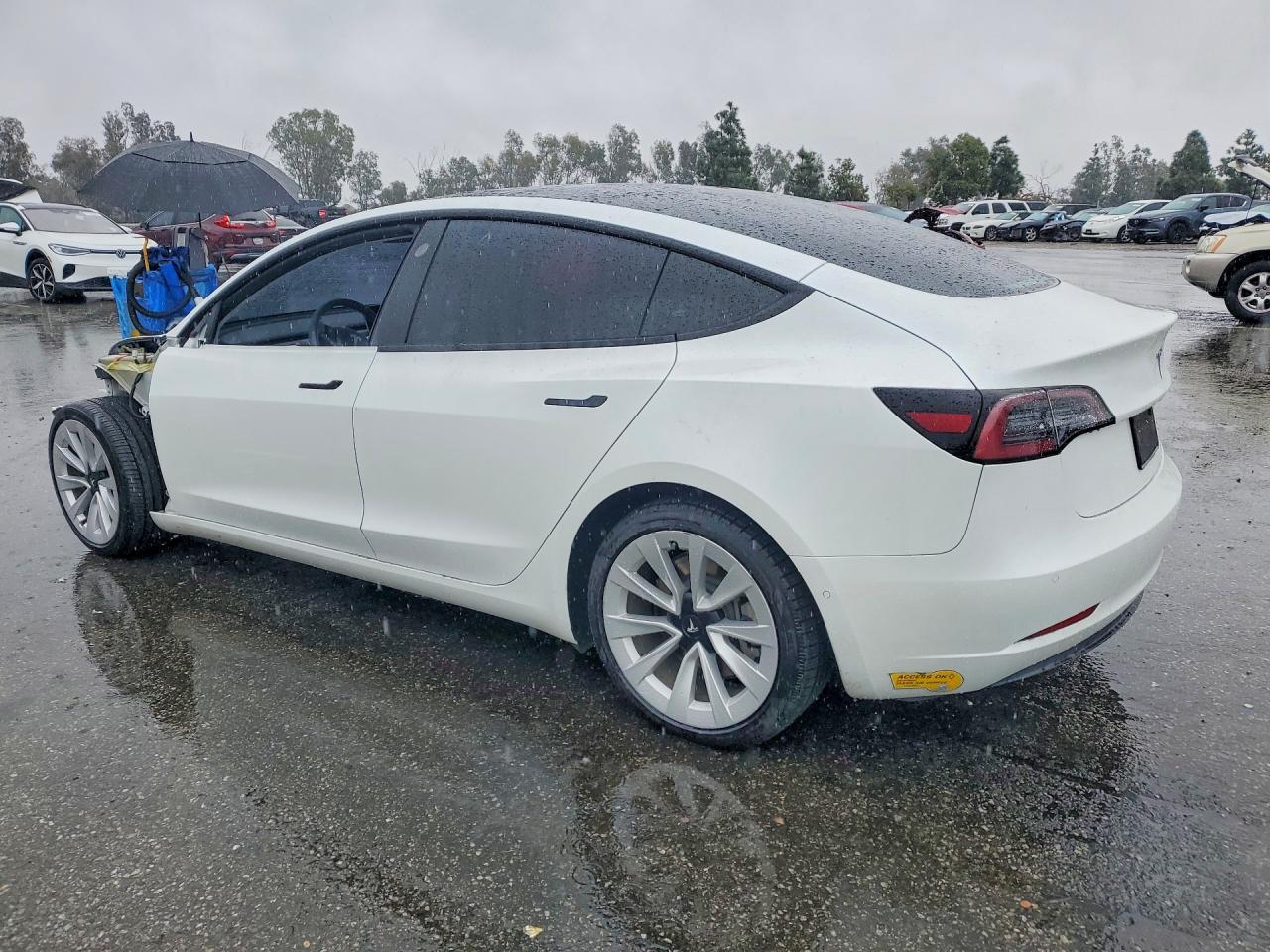 2022 Tesla Model 3 - Image 2