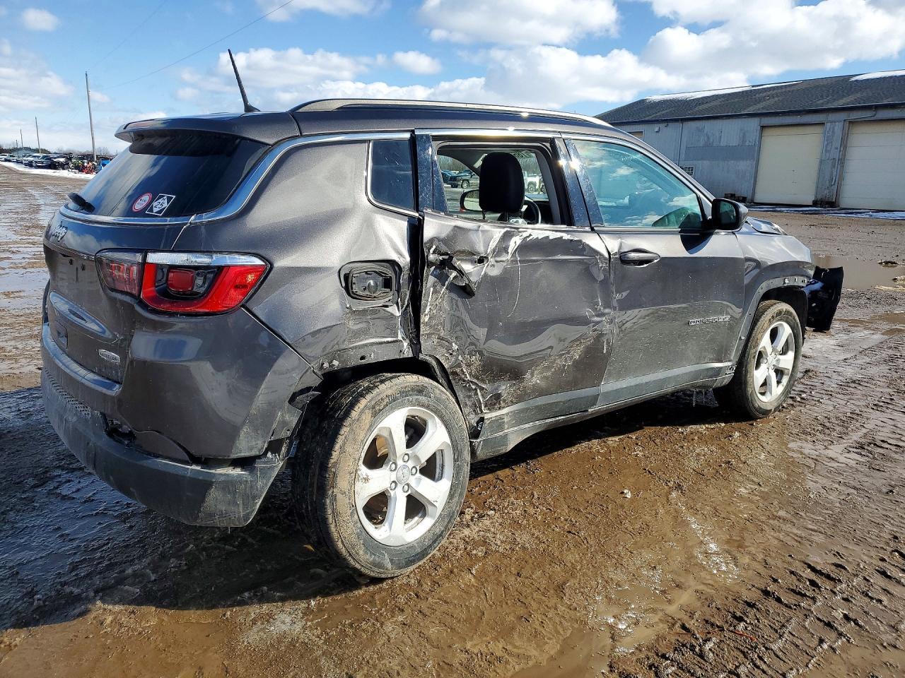 2018 Jeep Compass Latitude - Image 3