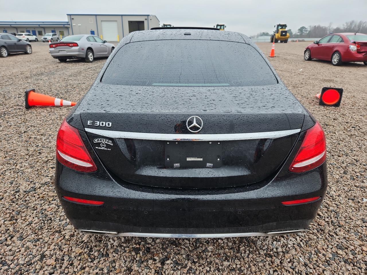 2018 Mercedes-Benz E 300 - Фото 6