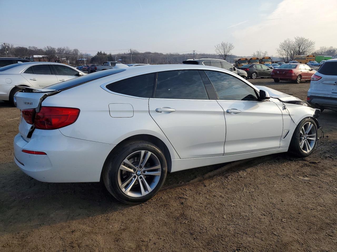 2017 BMW 330 Xigt - Фото 3