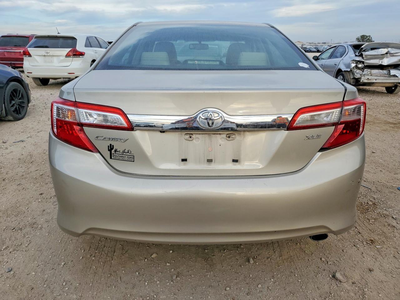 2014 Toyota Camry - Фото 6