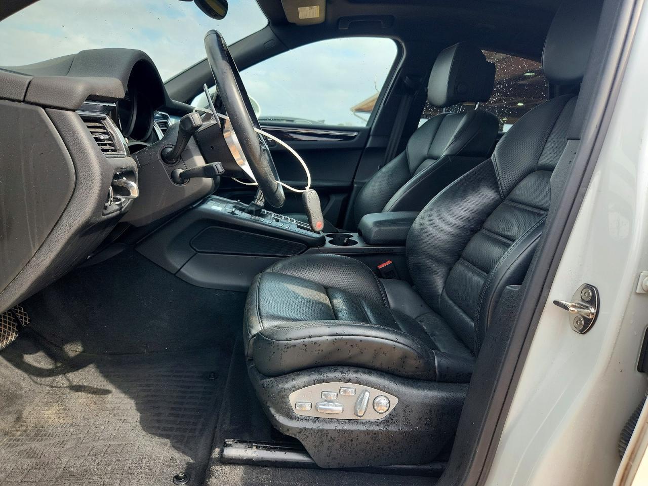 2017 Porsche Macan S - Image 7