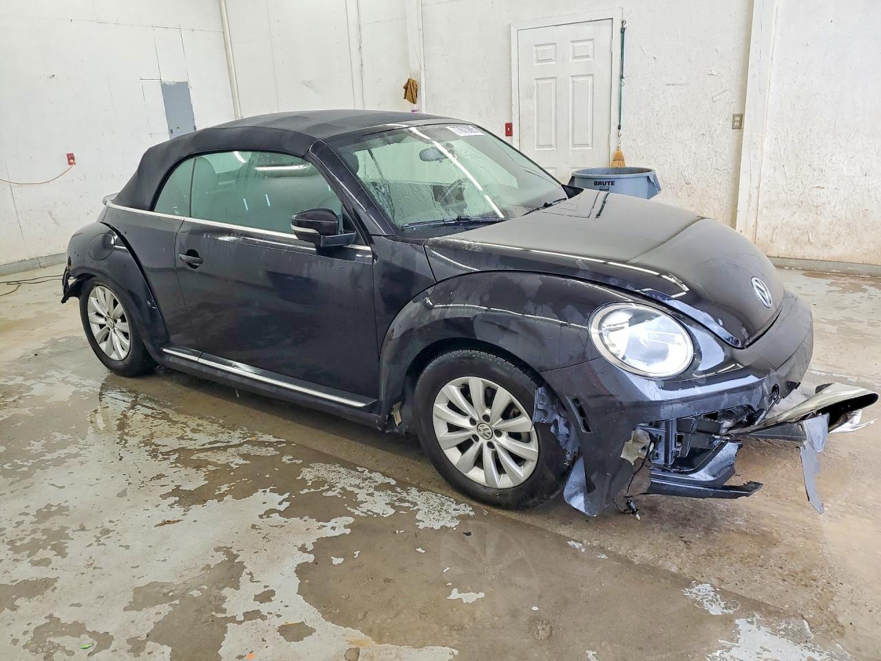 2018 Volkswagen Beetle S - Image 4
