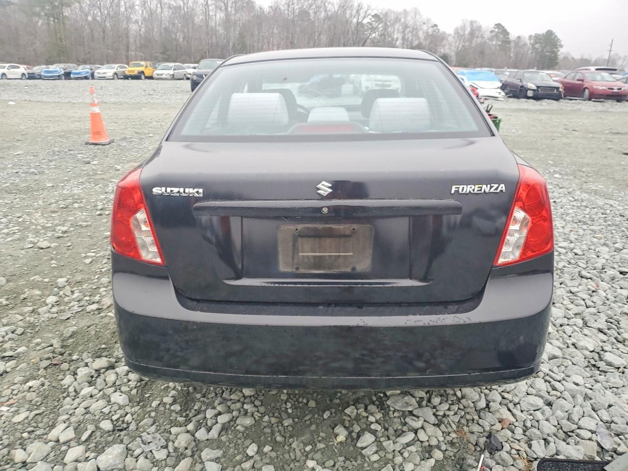 2005 Suzuki Forenza S - Image 6