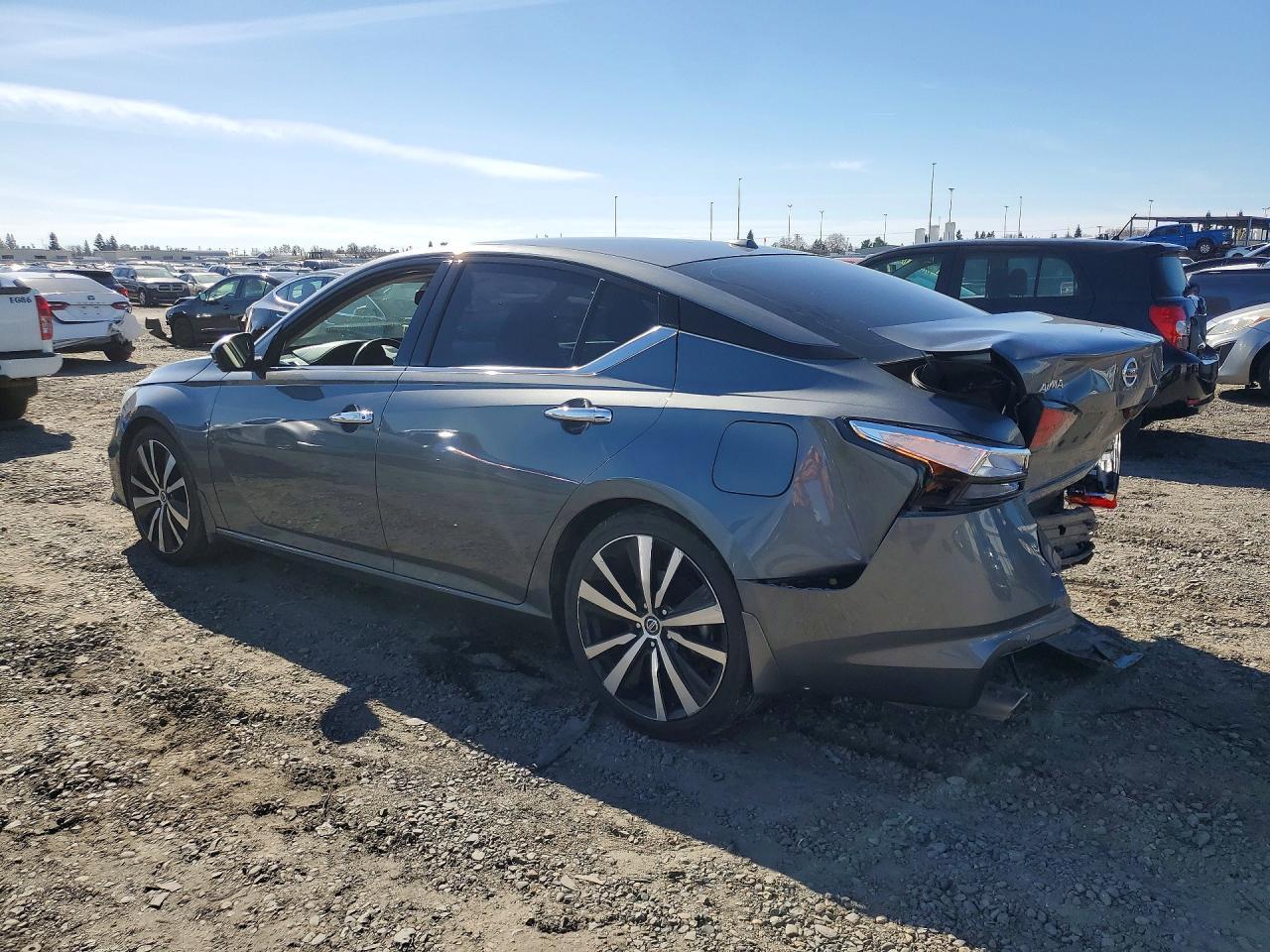 2020 Nissan Altima Platinum - Фото 2