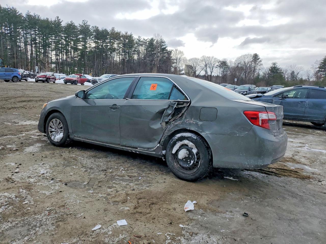 2013 Toyota Camry Le - Фото 2