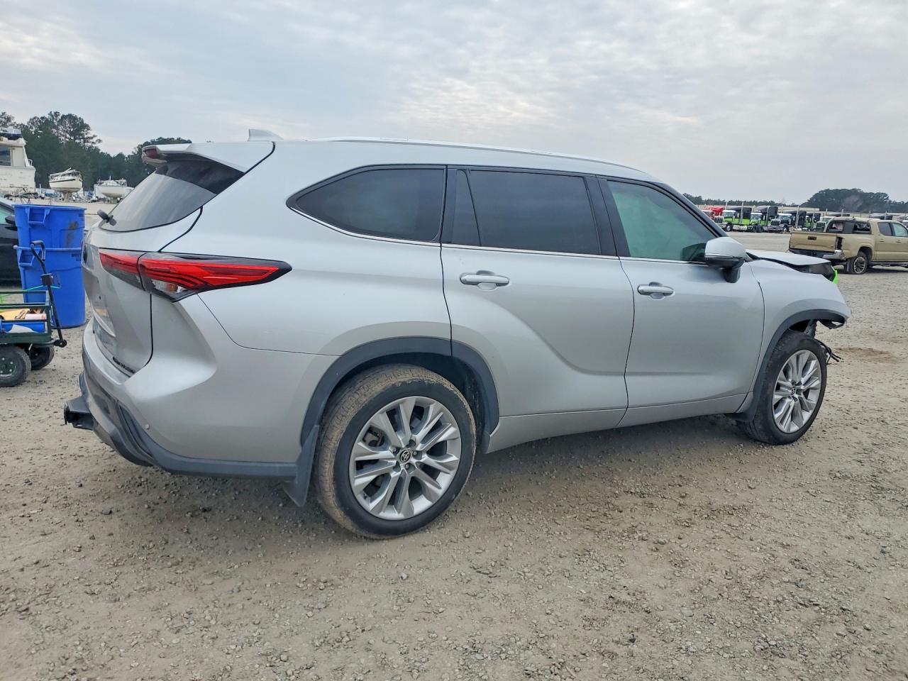 2020 Toyota Highlander Limited - Image 3