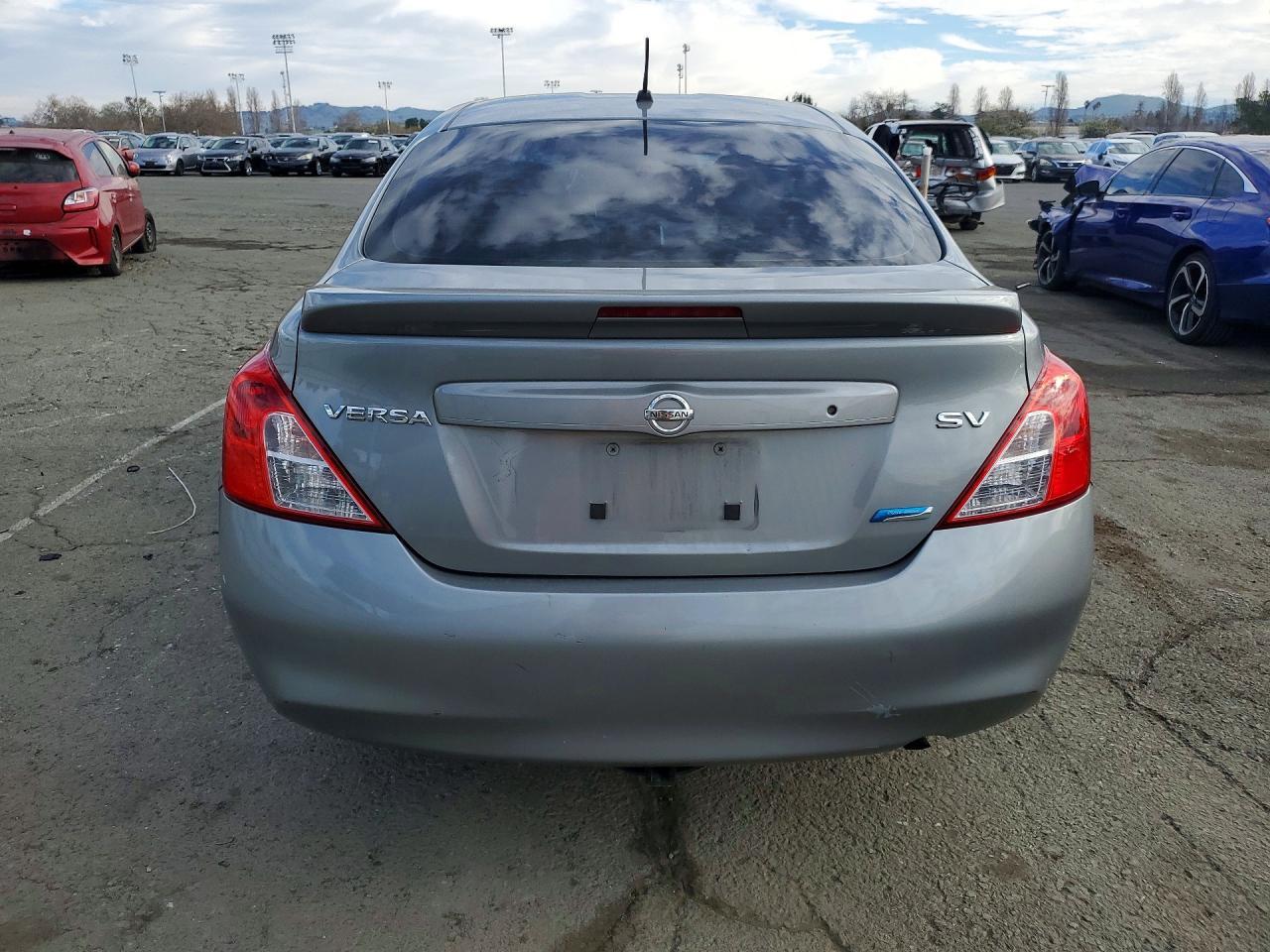 2013 Nissan Versa S - Фото 6