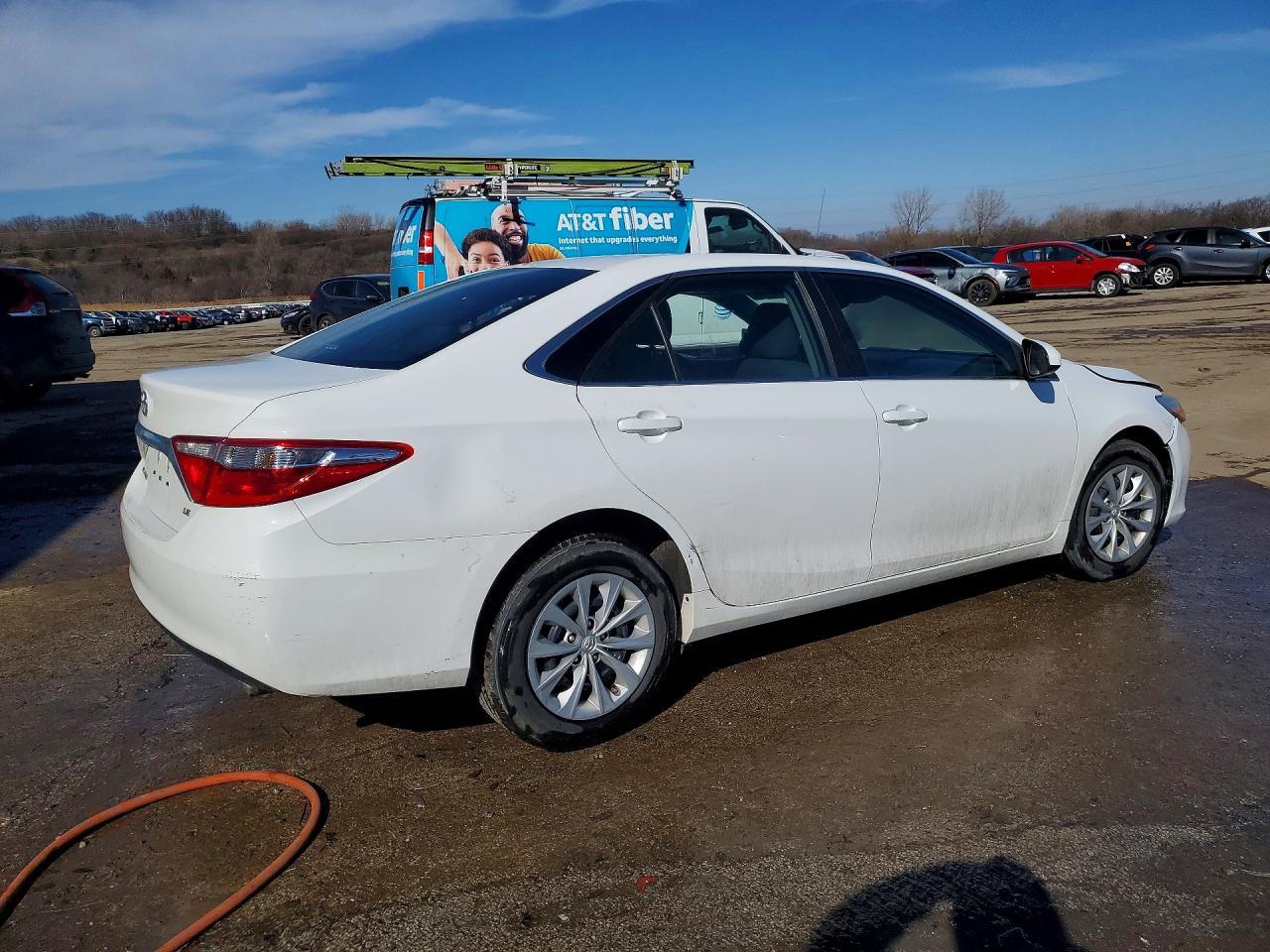 2017 Toyota Camry Le - Фото 3