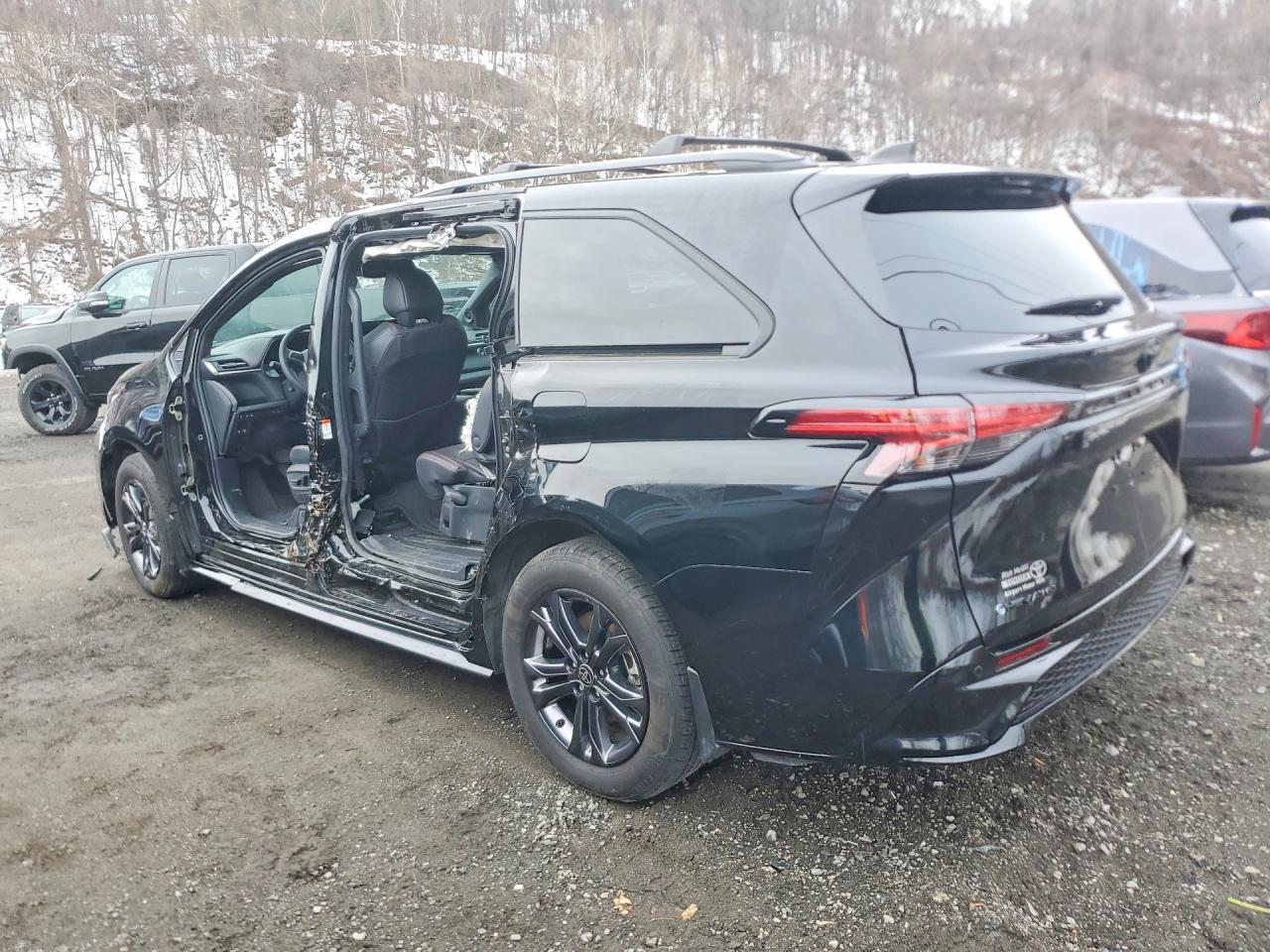 2025 Toyota Sienna Xse - Фото 2