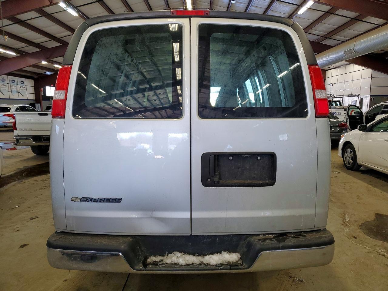 2019 Chevrolet Express G2500 - Фото 6