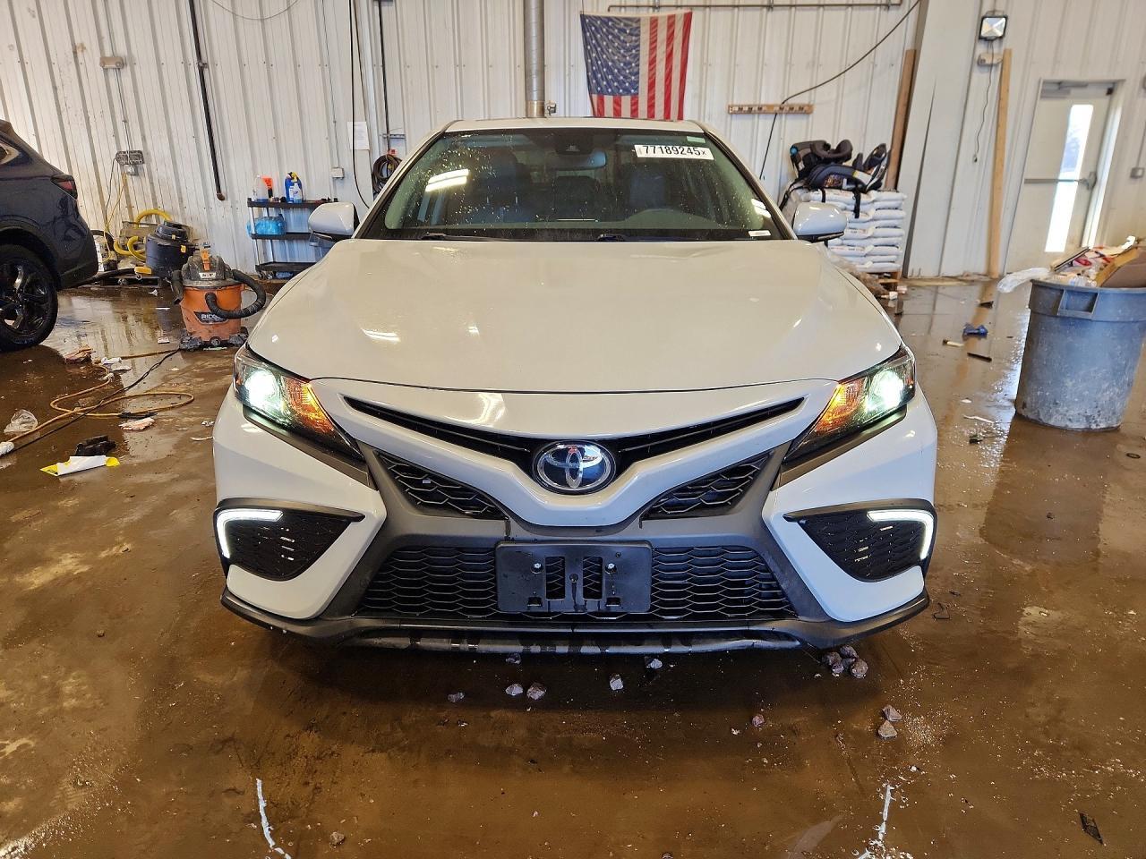 2022 Toyota Camry Se - Image 5