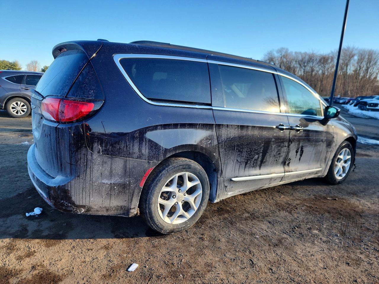 2017 Chrysler Pacifica Touring L - Фото 3