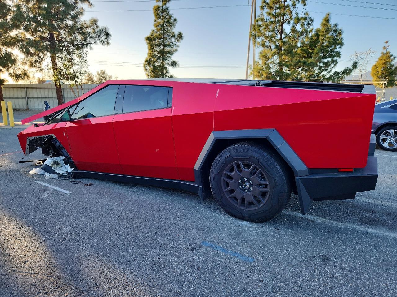 2025 Tesla Cybertruck - Image 2