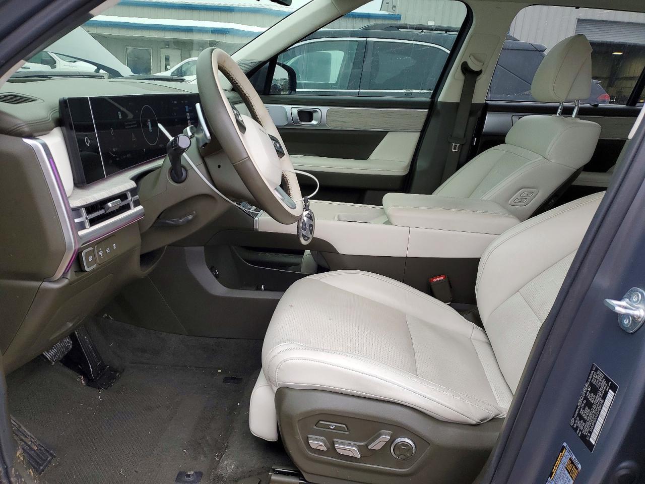 2025 Hyundai Santa Fe - Image 7