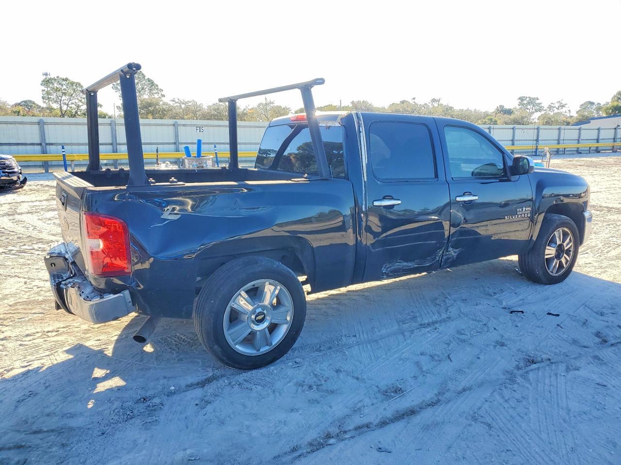 2013 Chevrolet Silverado C1500 Lt - Image 3