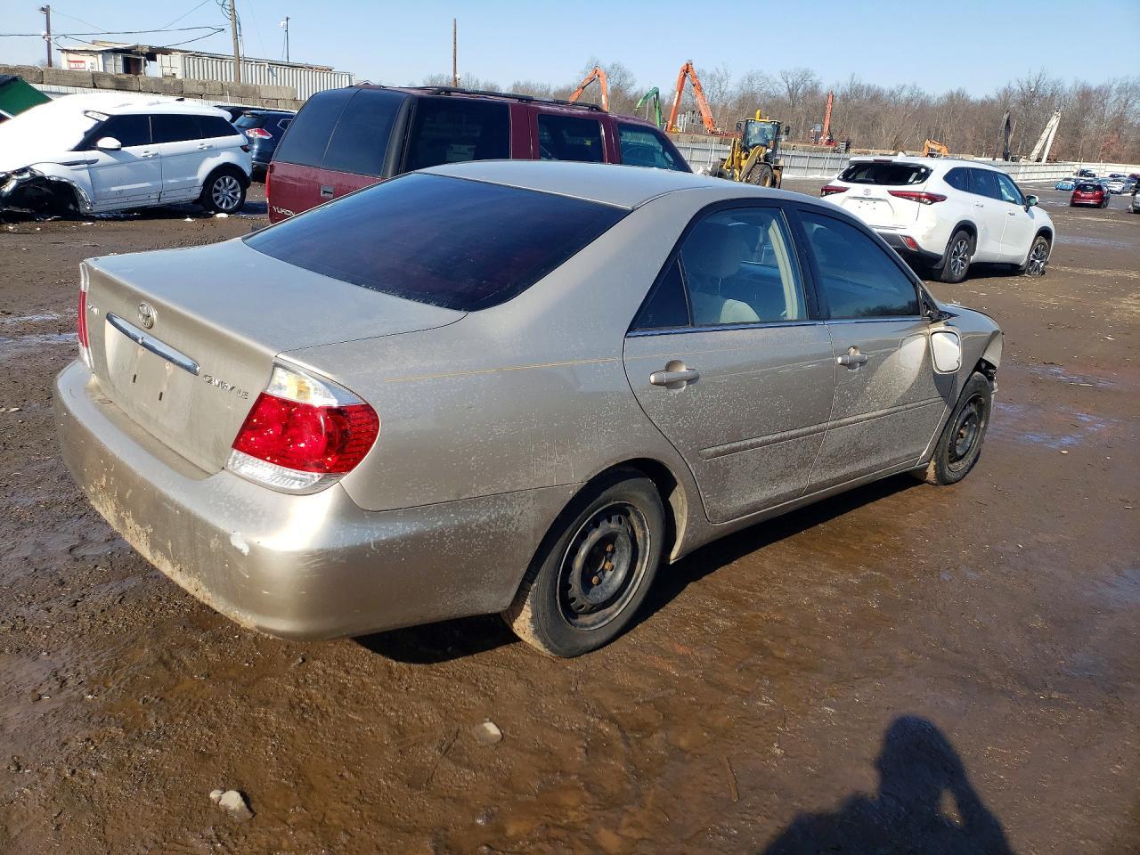 2005 Toyota Camry Le - Image 3
