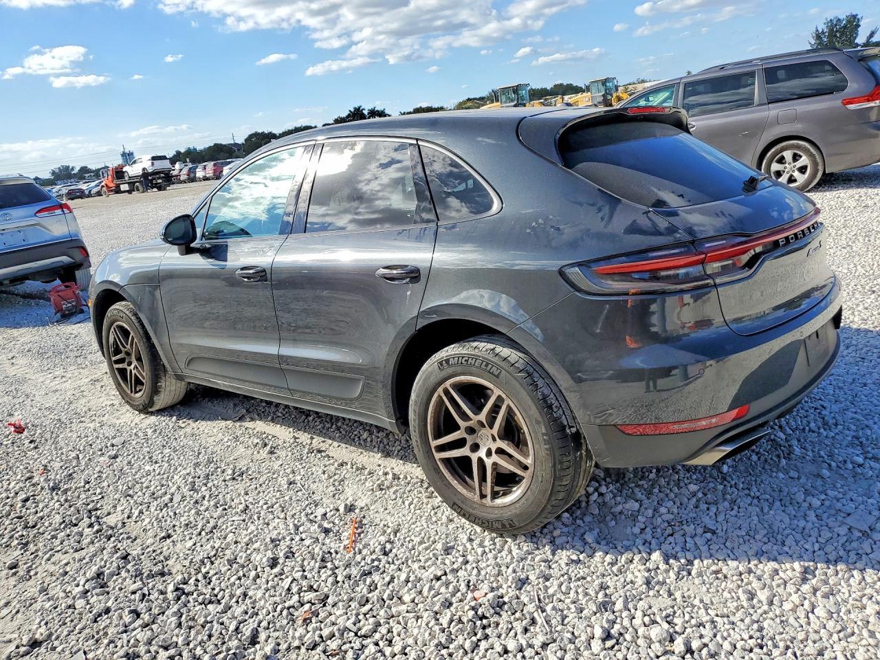 2020 Porsche Macan - Image 2