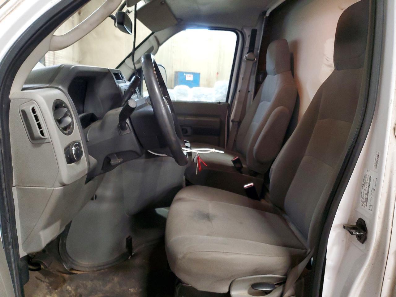 2022 Ford Econoline E450 Super Duty Cutaway Van - Image 7