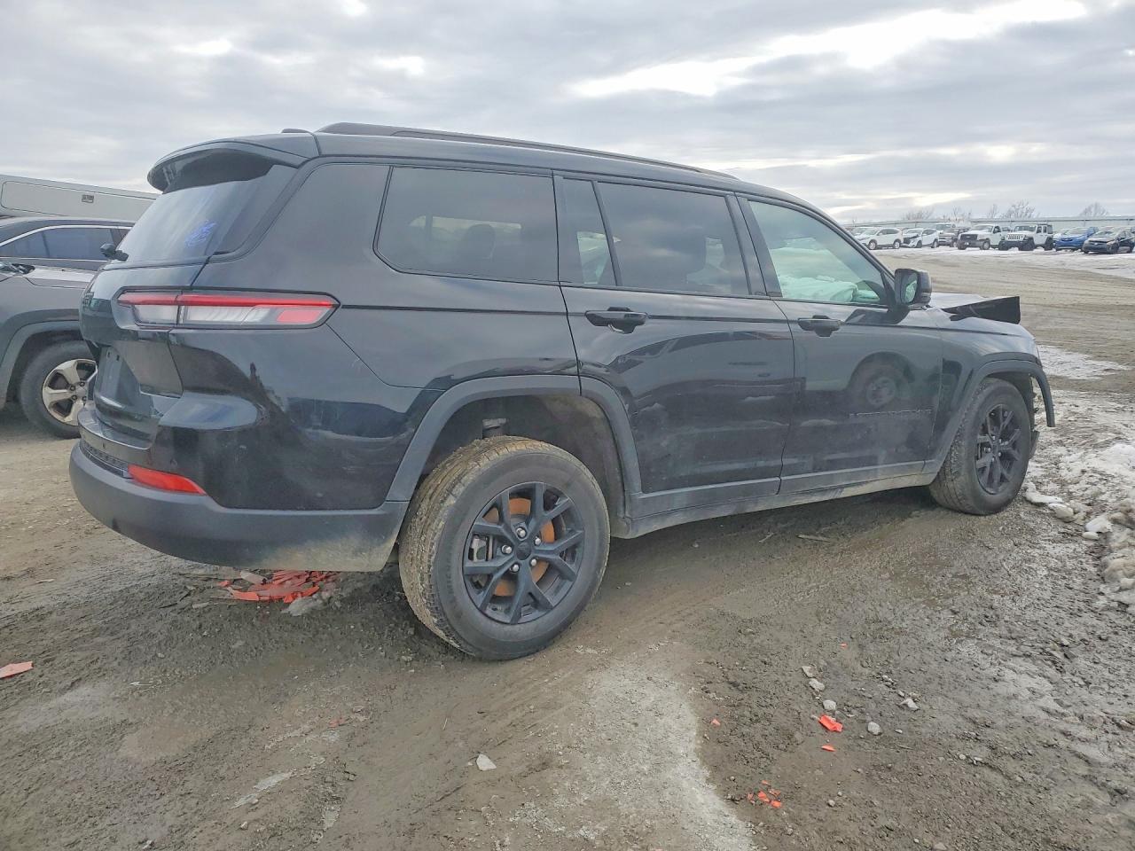 2024 Jeep Grand Cherokee L Laredo - Image 3