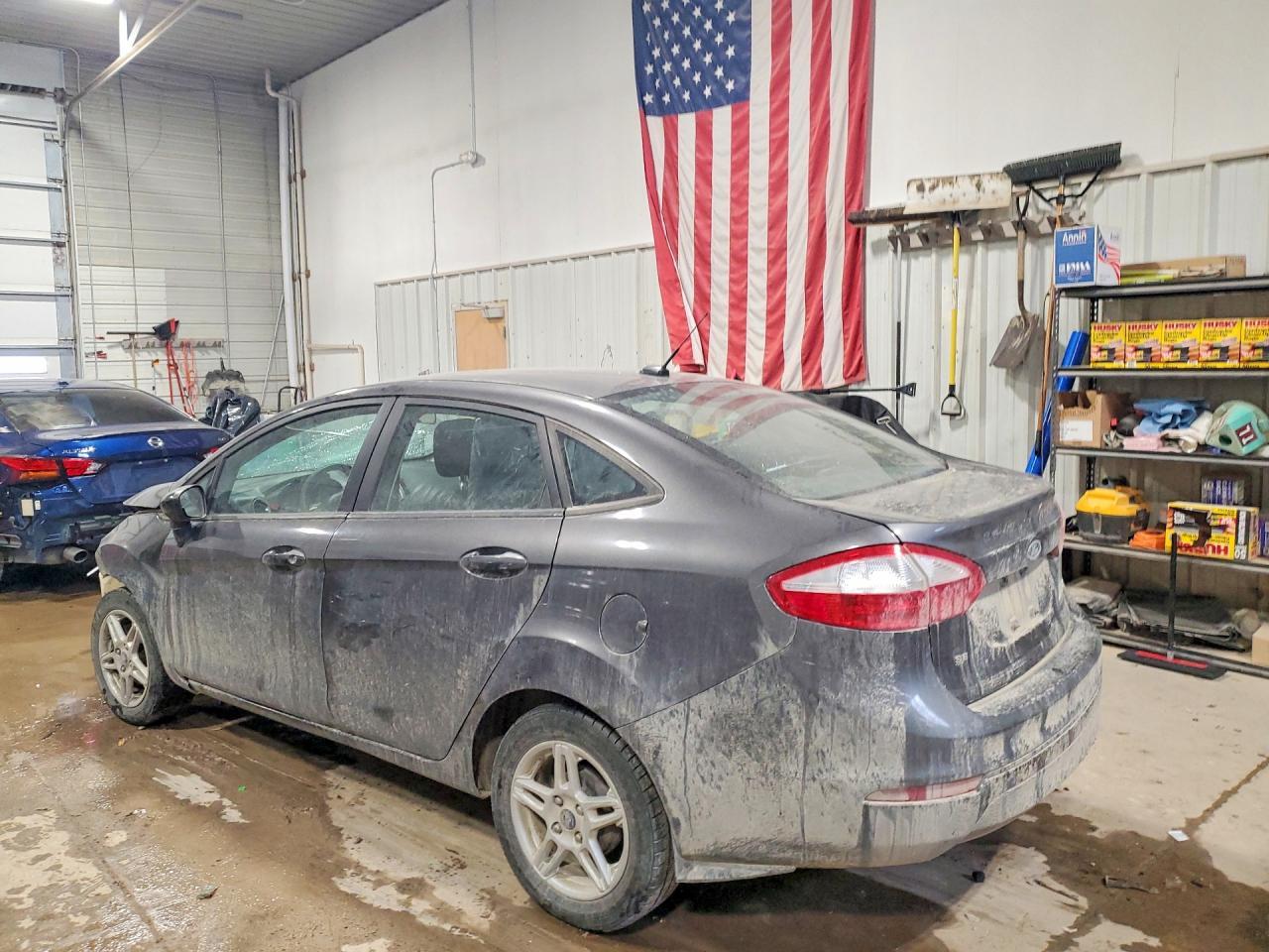 2017 Ford Fiesta Se - Фото 2