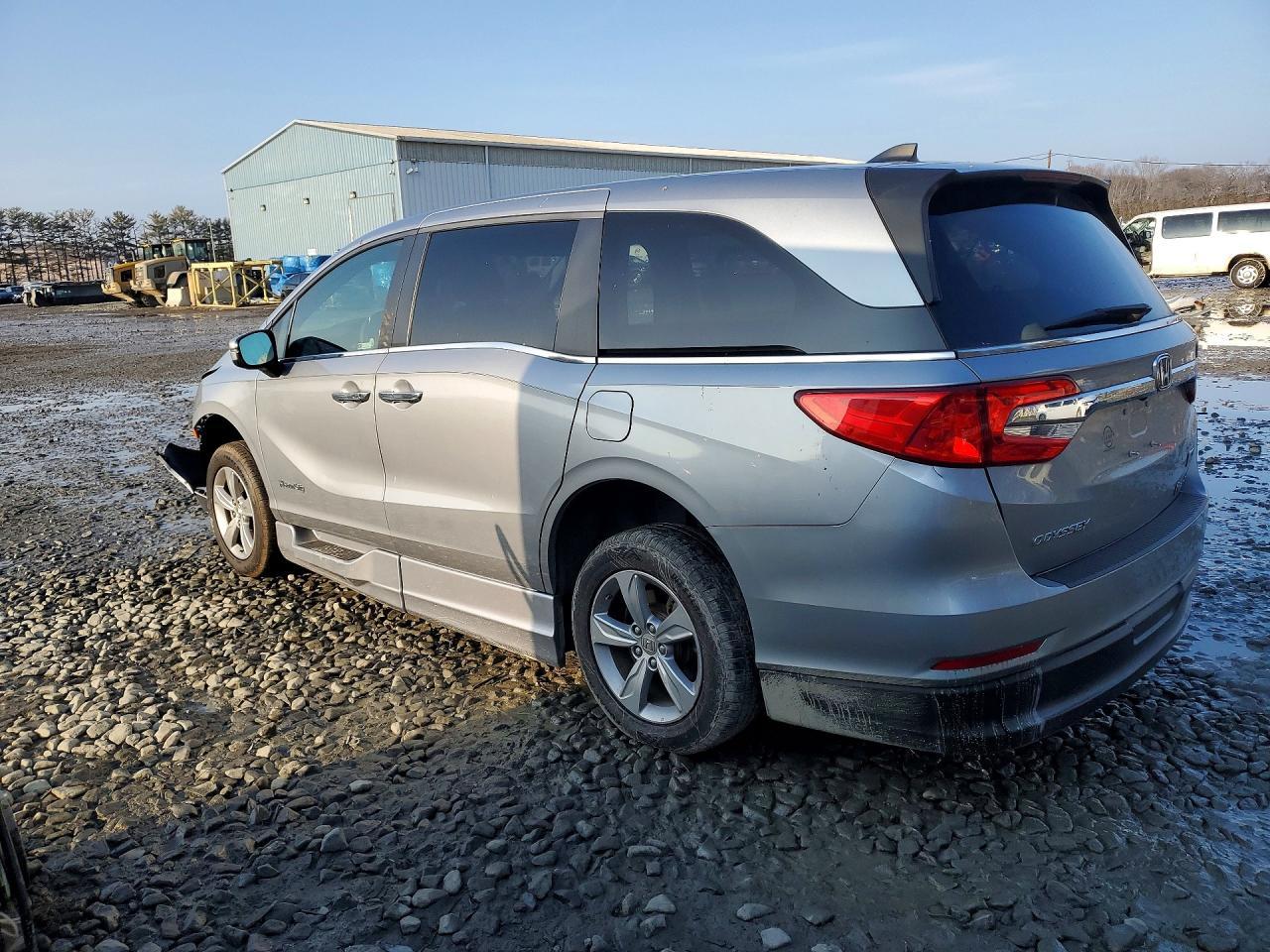 2018 Honda Odyssey Ex - Image 2