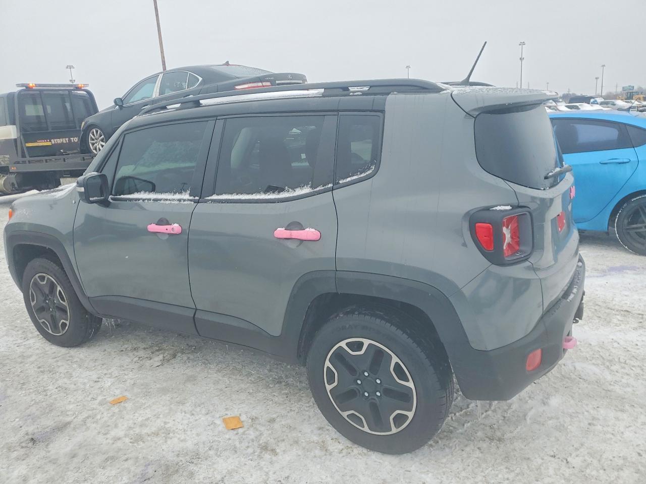 2016 Jeep Renegade Trailhawk - Фото 2