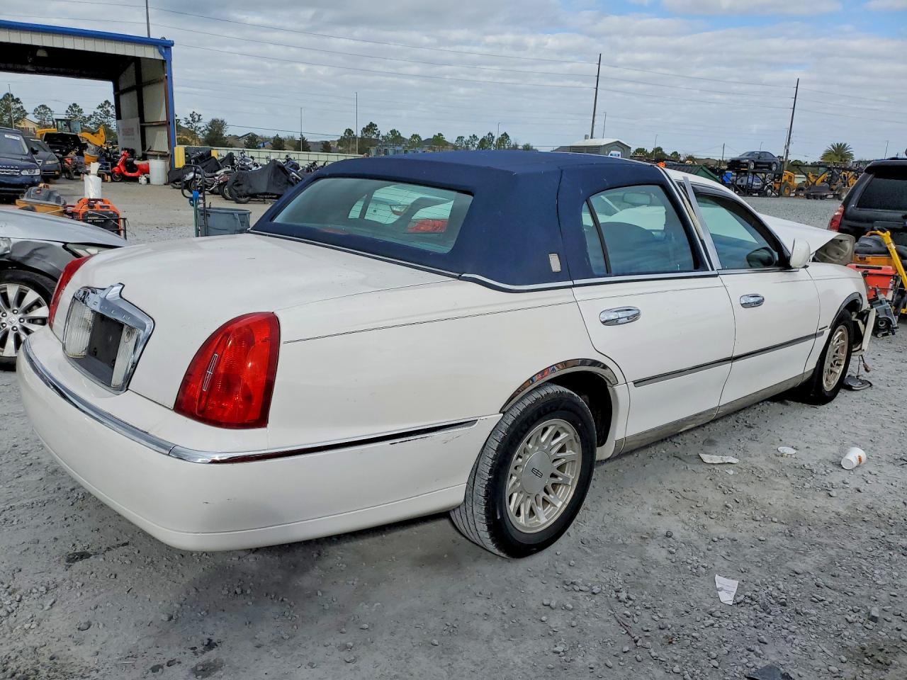 1999 Lincoln Town Car Signature - Фото 3