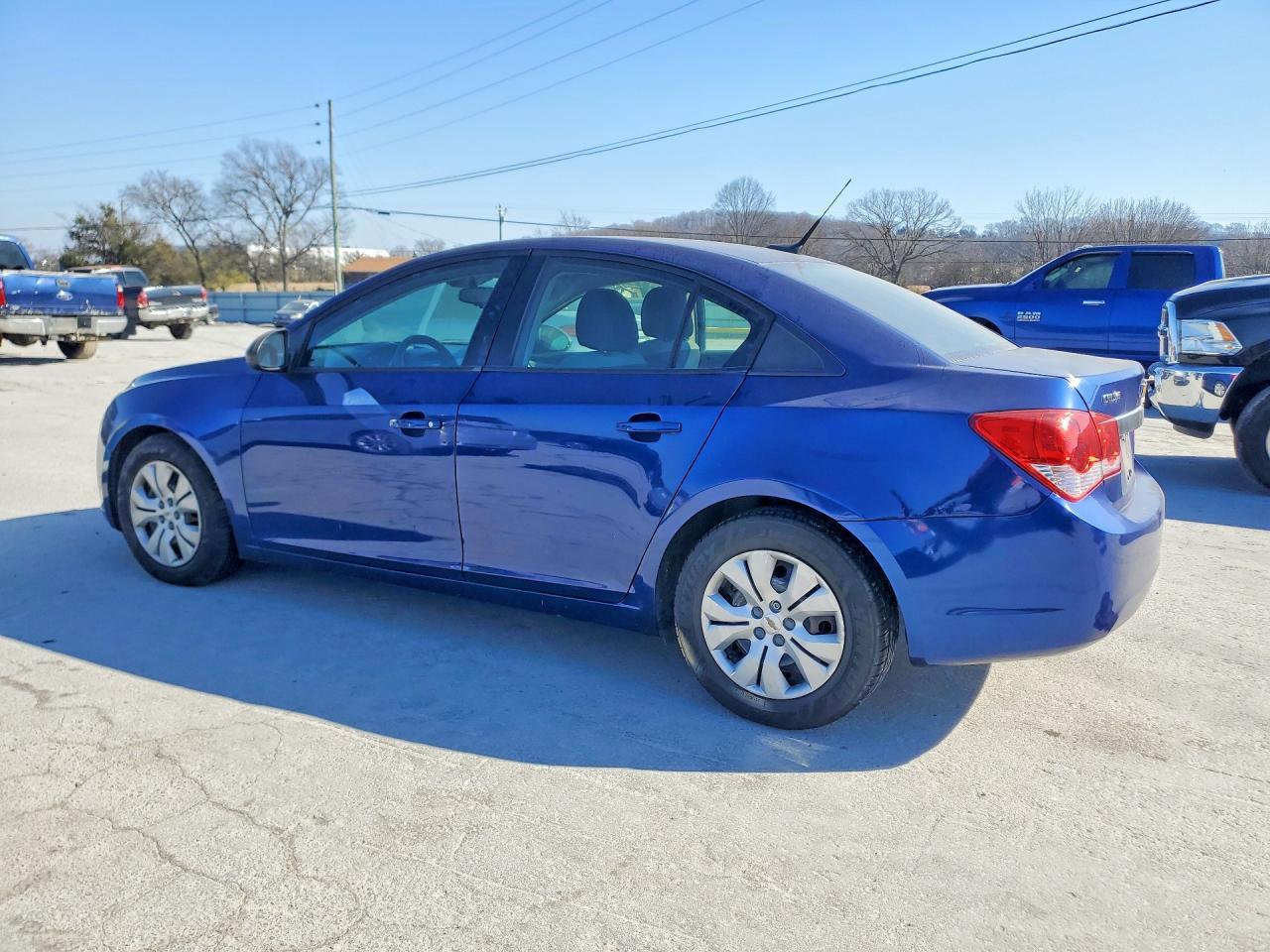 2013 Chevrolet Cruze Ls - Image 2