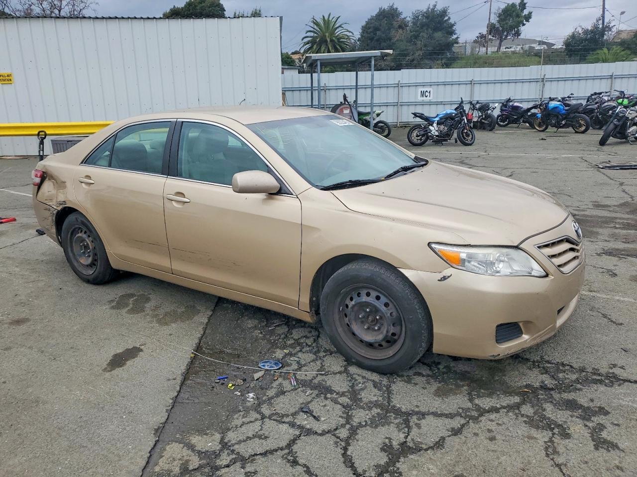 2011 Toyota Camry Base - Фото 4