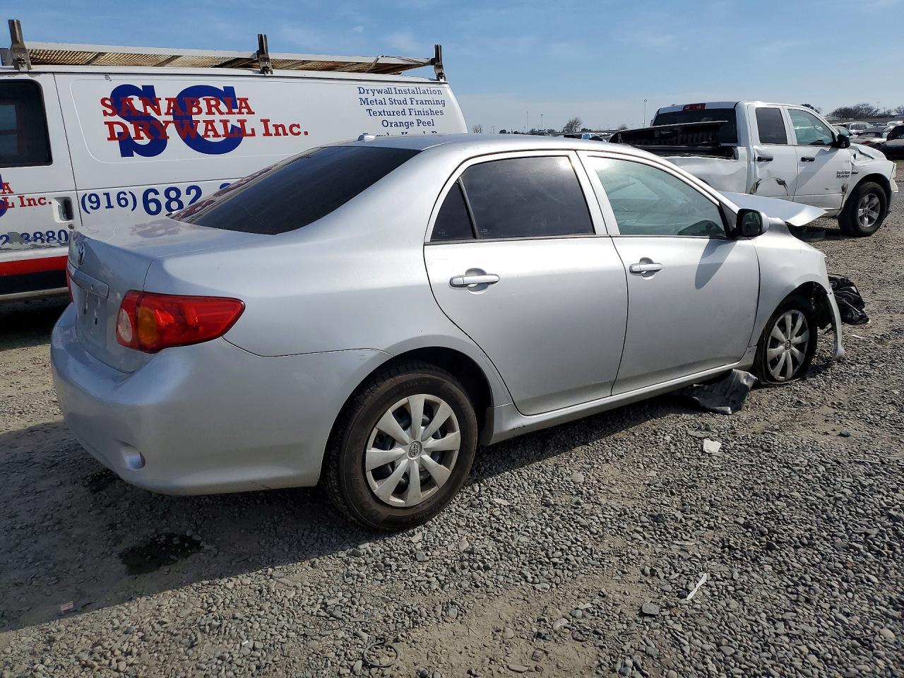 2010 Toyota Corolla Le - Фото 3