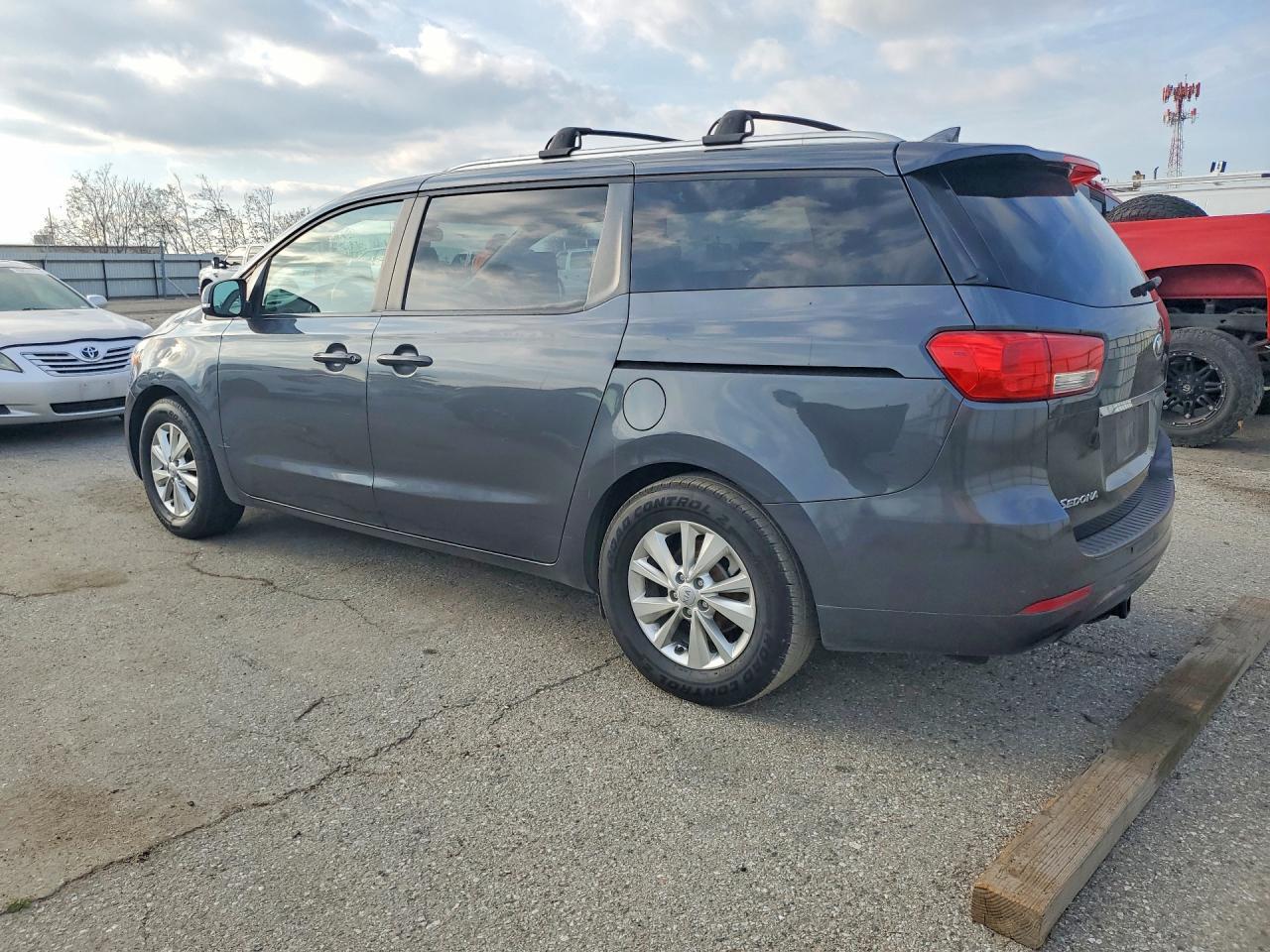 2016 Kia Sedona Lx - Фото 2
