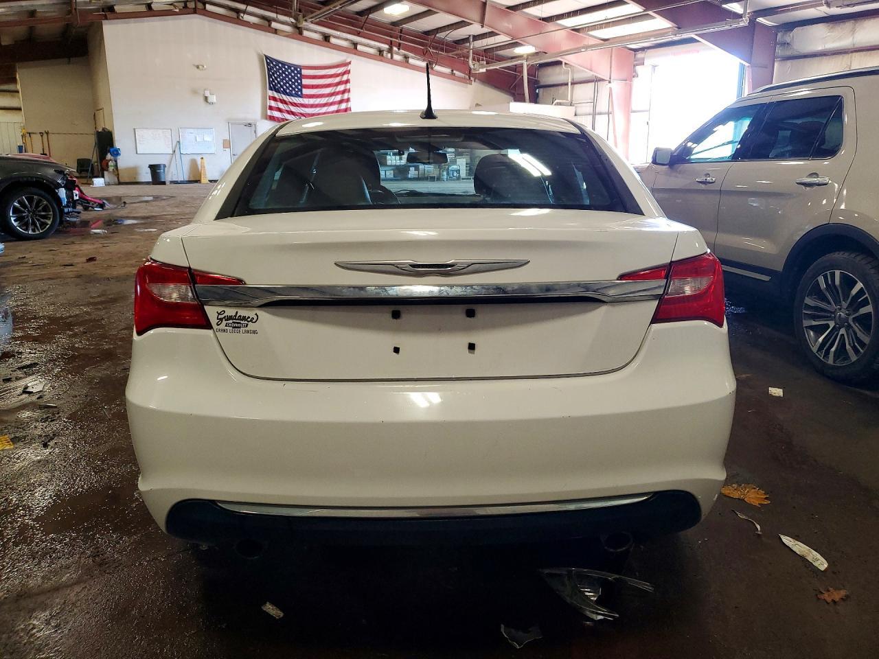 2014 Chrysler 200 Limited - Фото 6