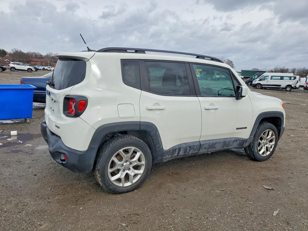 2015 Jeep Renegade Latitude - Image 3