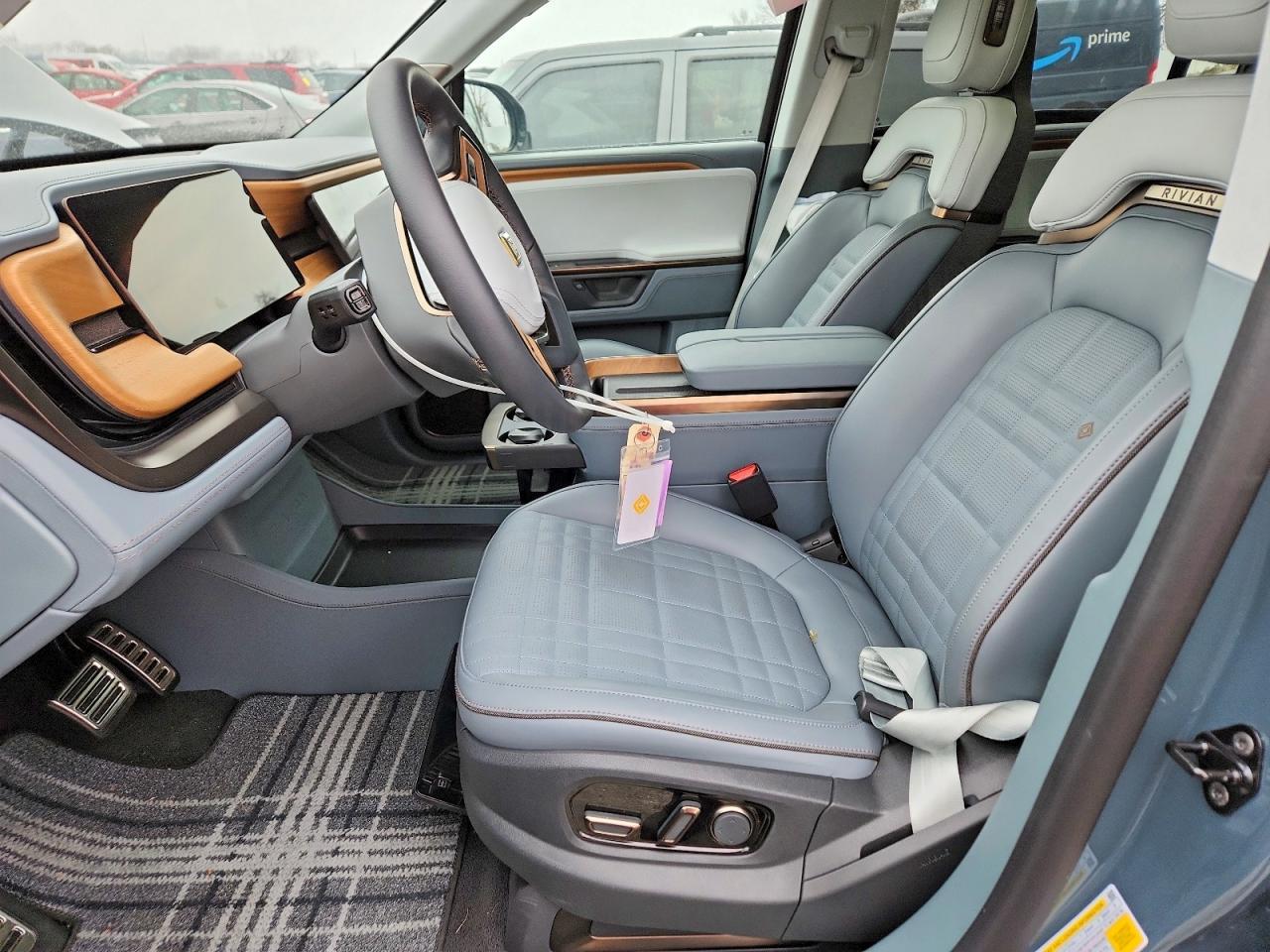 2026 Rivian R1S Premium - Фото 7