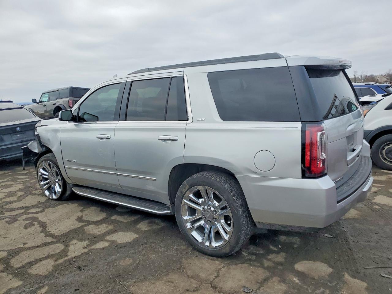 2019 GMC Yukon Slt - Фото 2