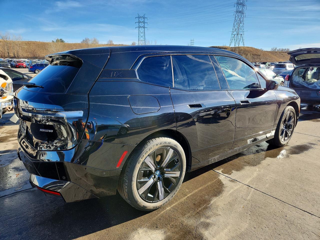 2025 BMW Ix xDrive50 - Фото 3