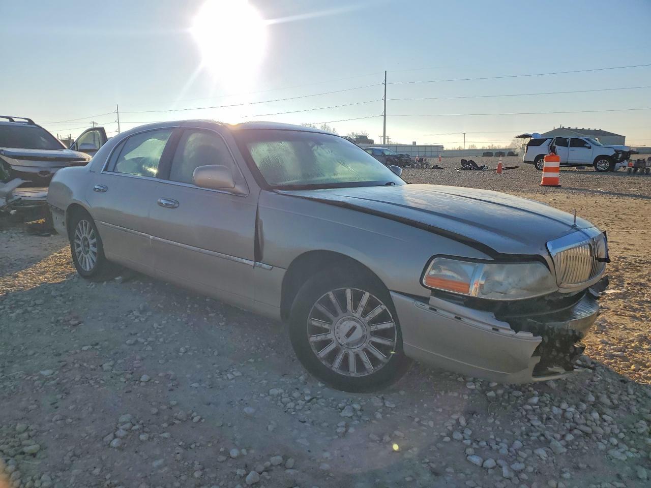 2005 Lincoln Town Car Signature - Фото 4