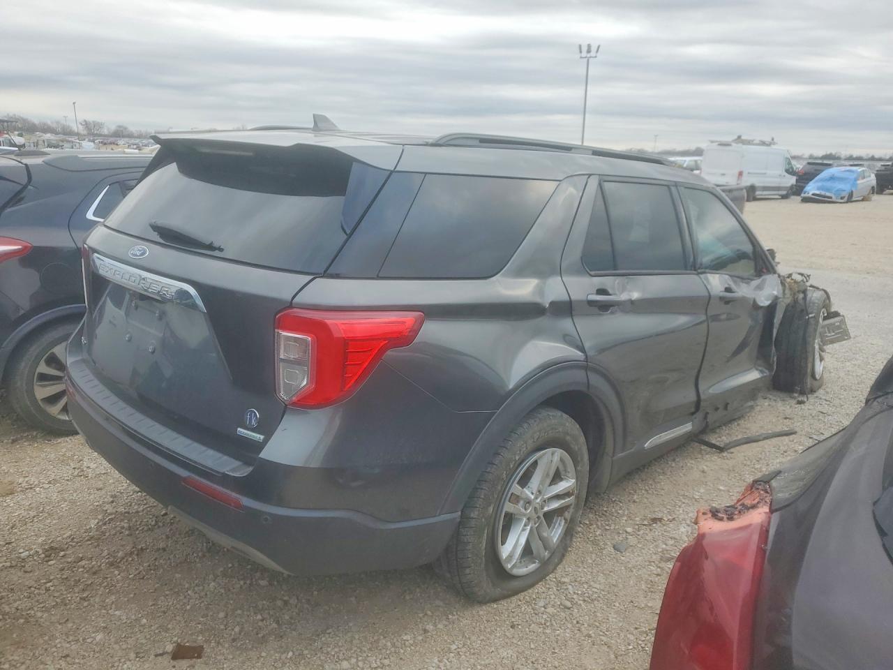 2020 Ford Explorer Xlt - Image 3